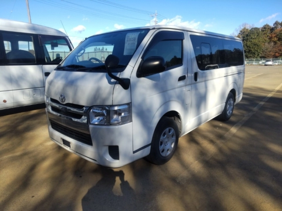 TOYOTA HIACE VAN TRH200V 2019