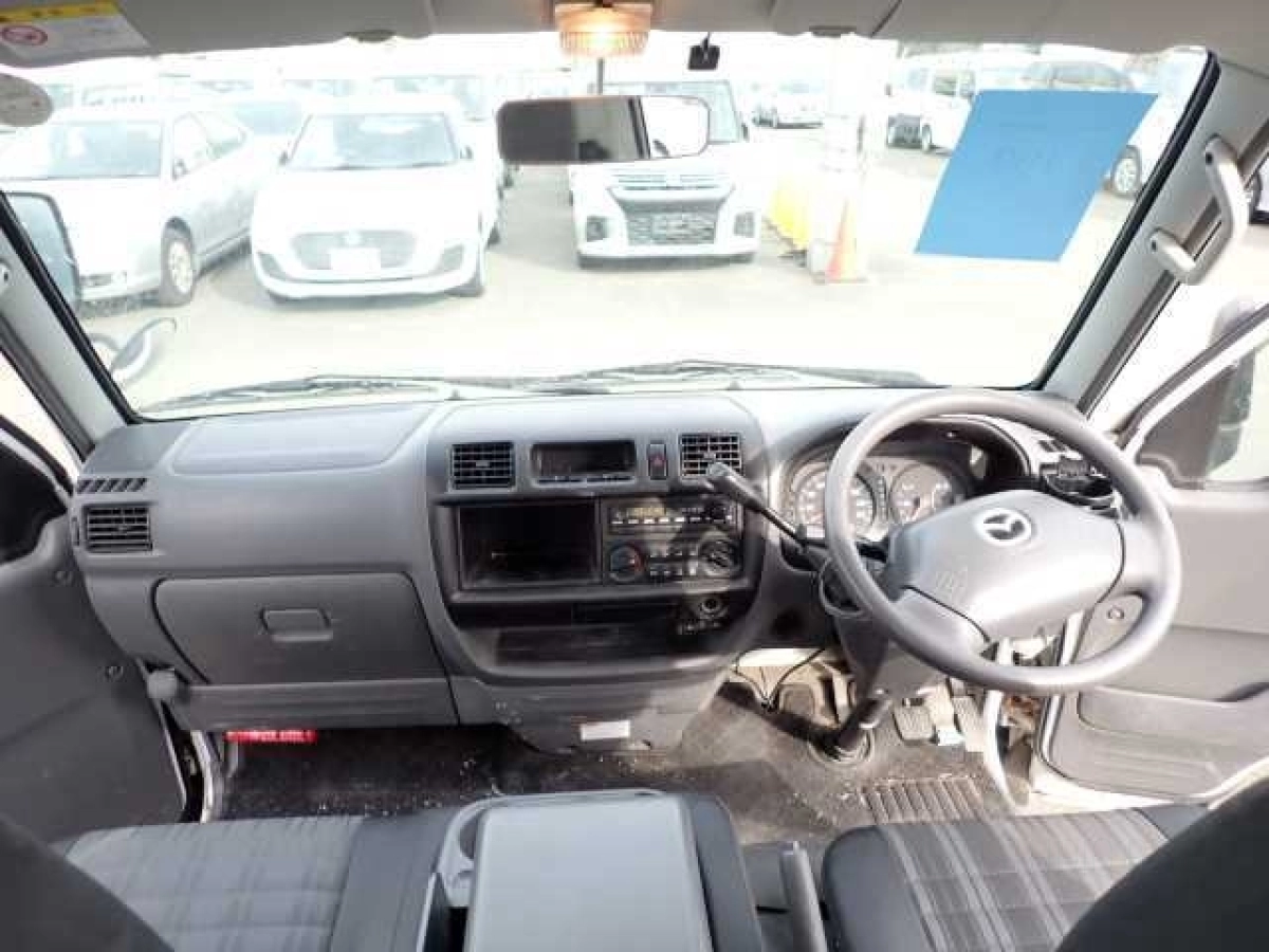 MAZDA BONGO VAN