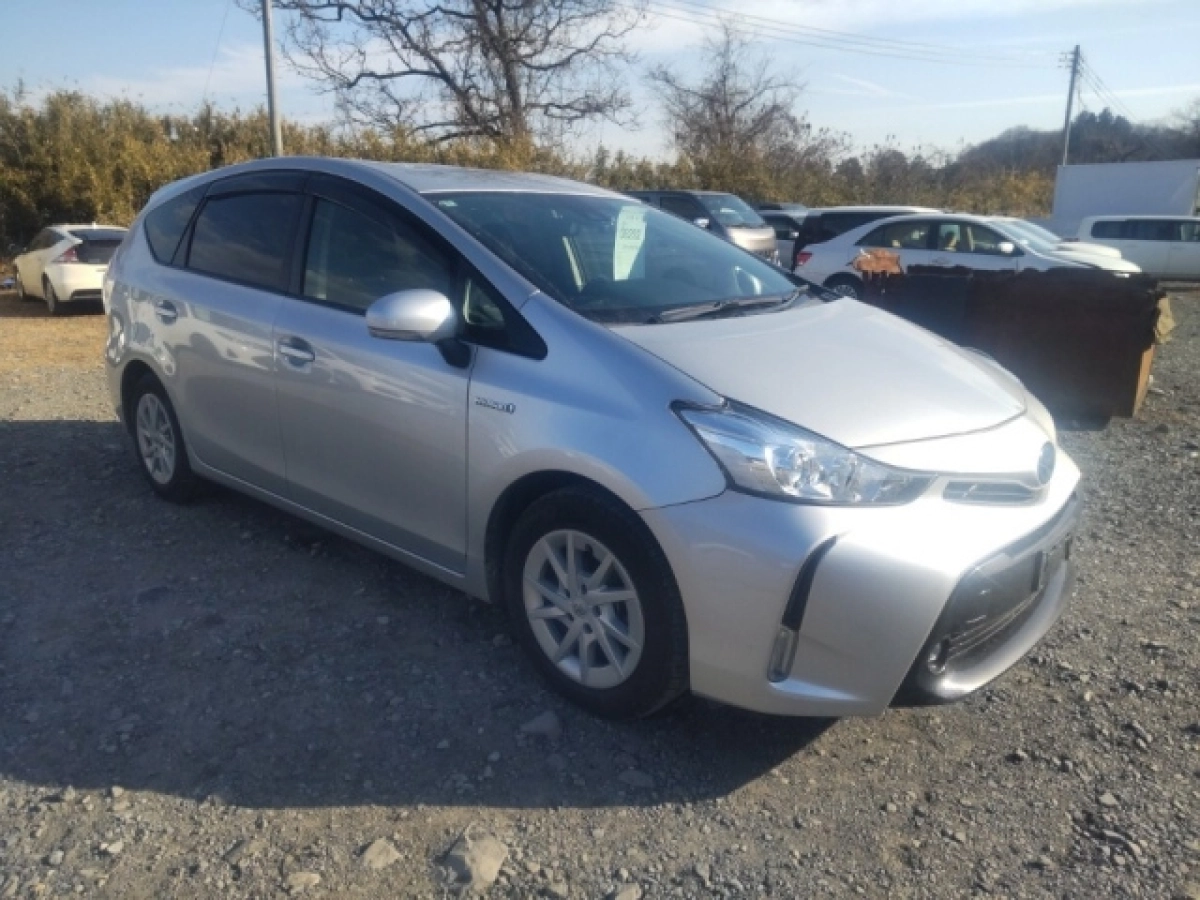 TOYOTA PRIUS ALPHA