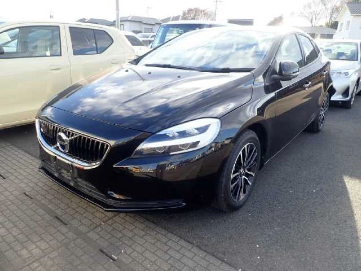 VOLVO V40 MB4154T 2019