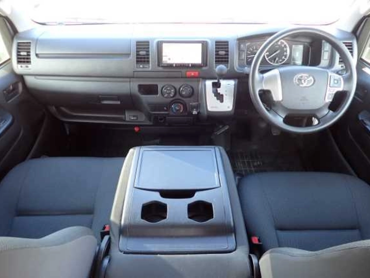 TOYOTA HIACE VAN