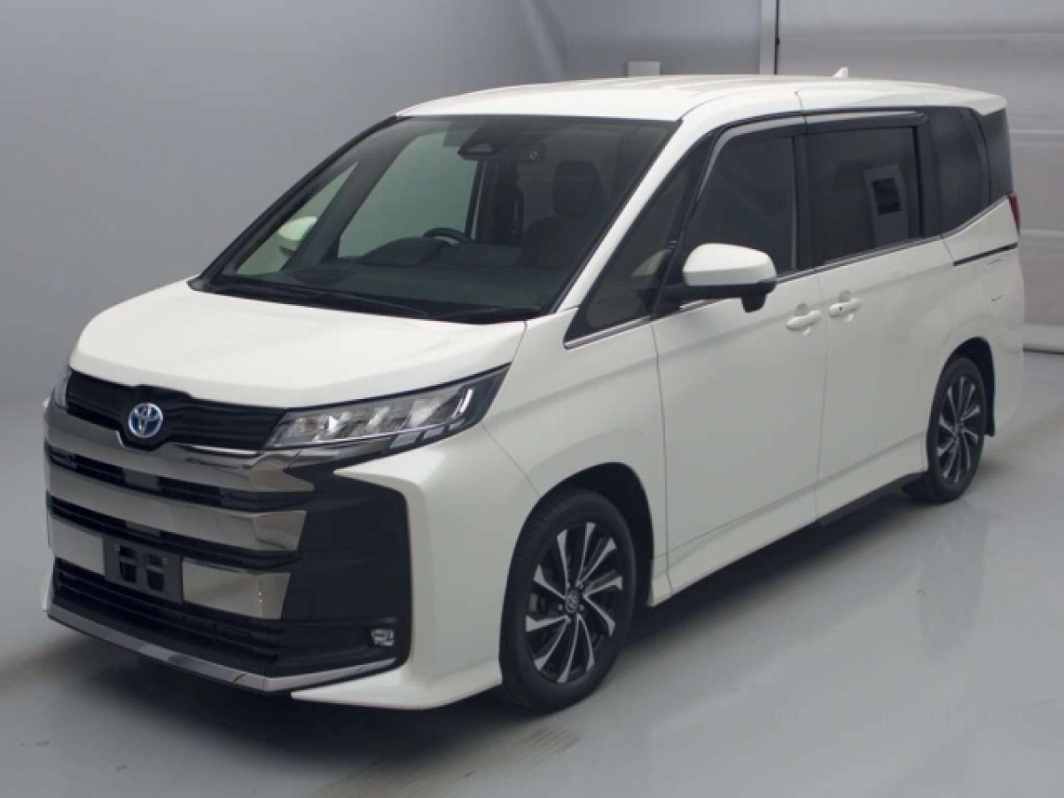 TOYOTA NOAH ZWR90W 2022