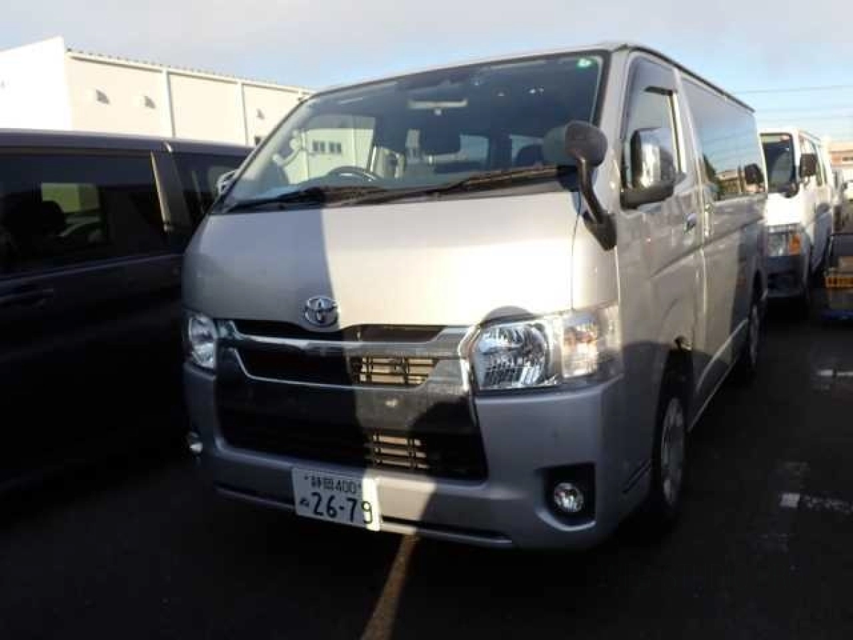 TOYOTA HIACE VAN TRH200V 2020