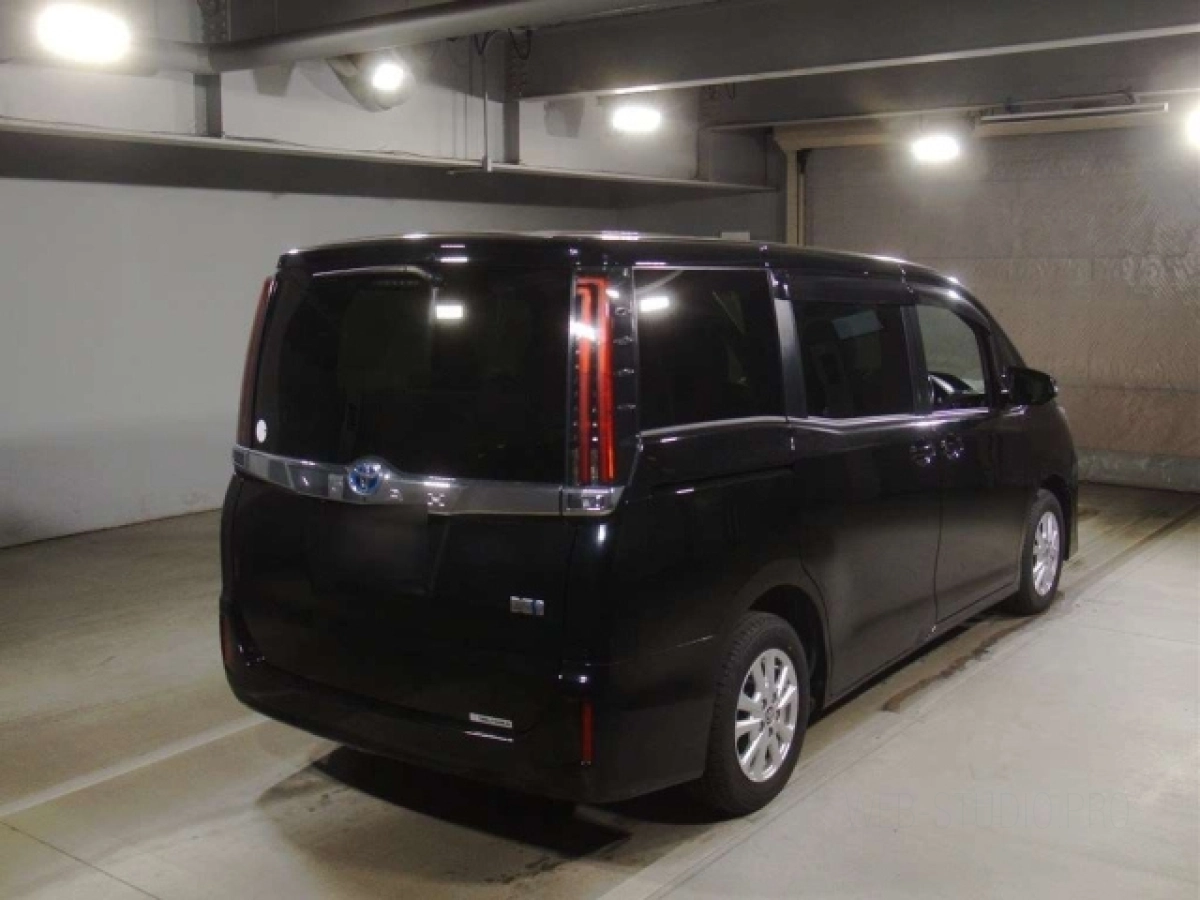 TOYOTA NOAH