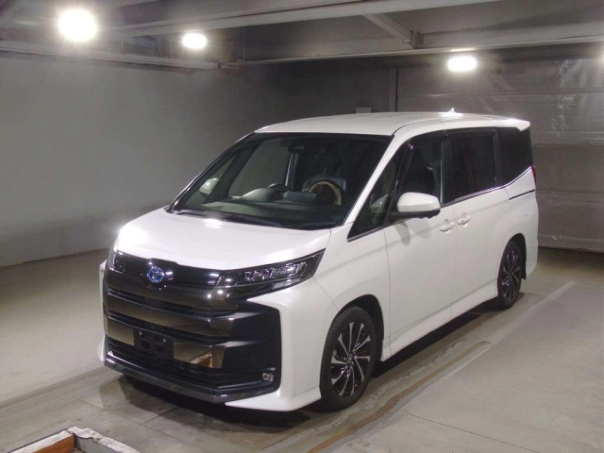 TOYOTA NOAH ZWR90W 2022