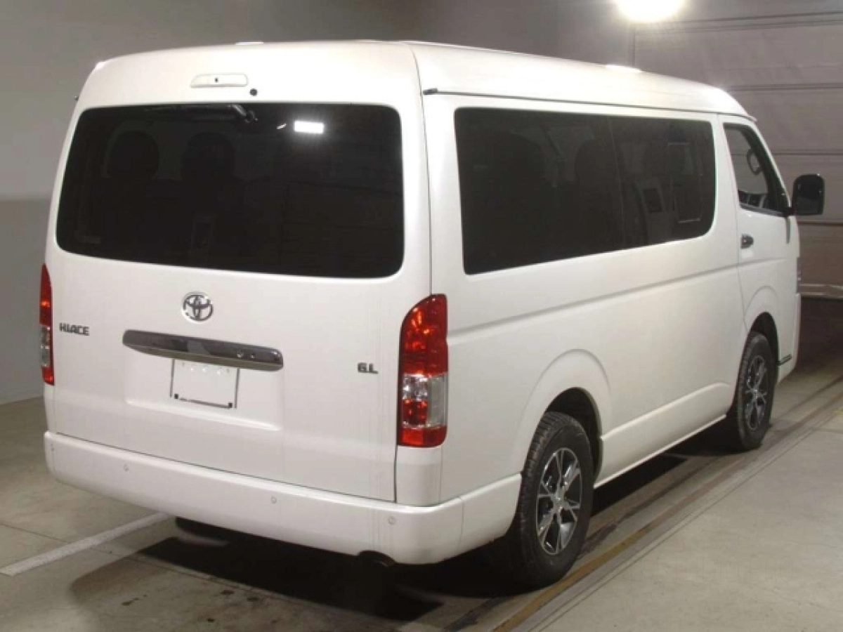 TOYOTA HIACE