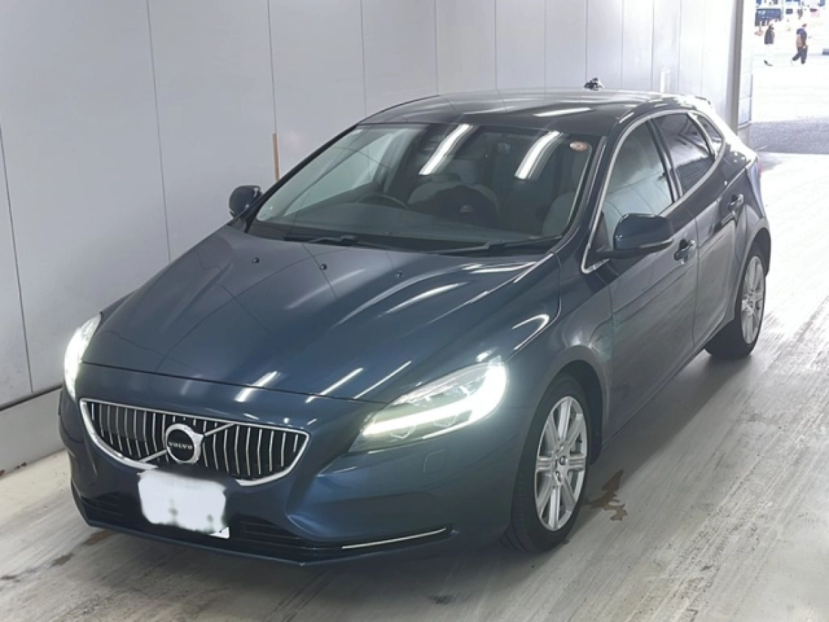 VOLVO V40 MB4154T 2019