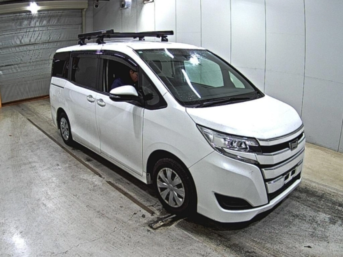 TOYOTA NOAH ZRR80G 2020