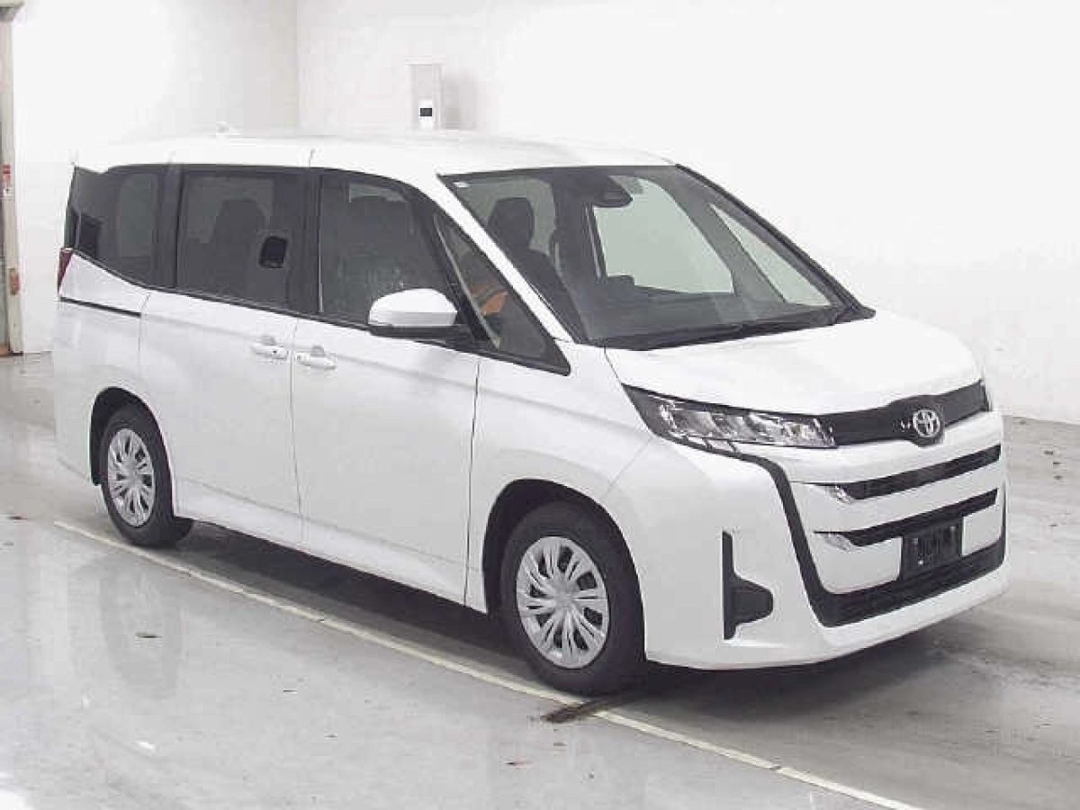 TOYOTA NOAH ZWR90W 2025
