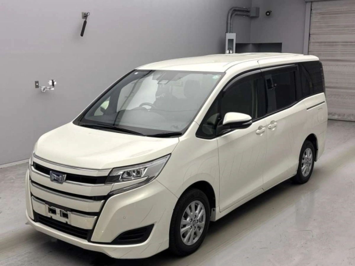 TOYOTA NOAH ZWR80G 2020