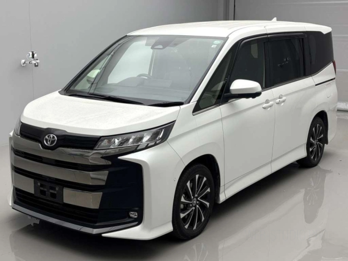 TOYOTA NOAH ZWR90W 2022