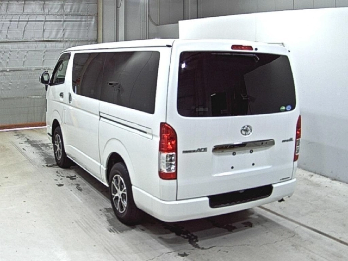 TOYOTA REGIUS ACE VAN