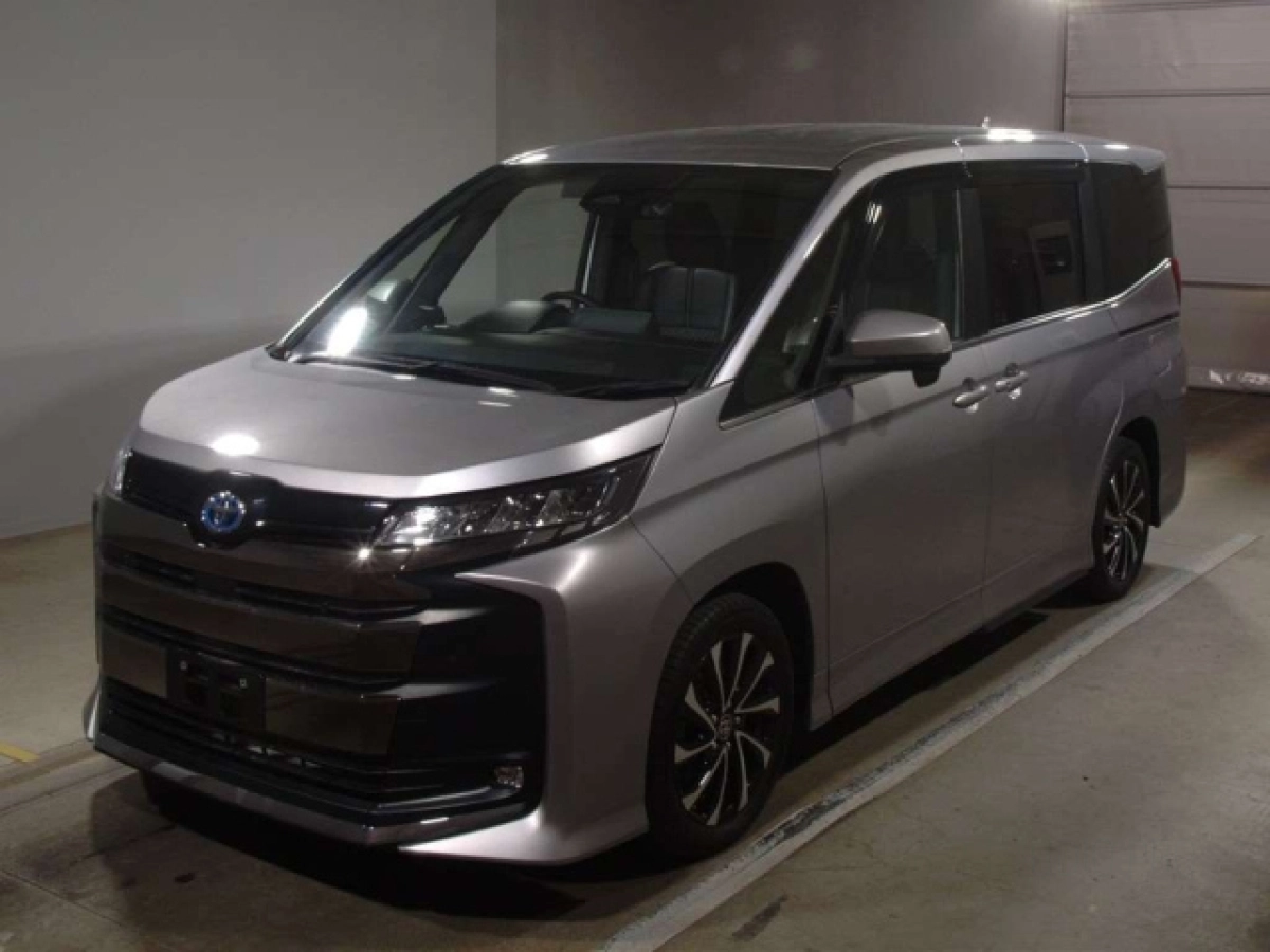 TOYOTA NOAH ZWR90W 2023