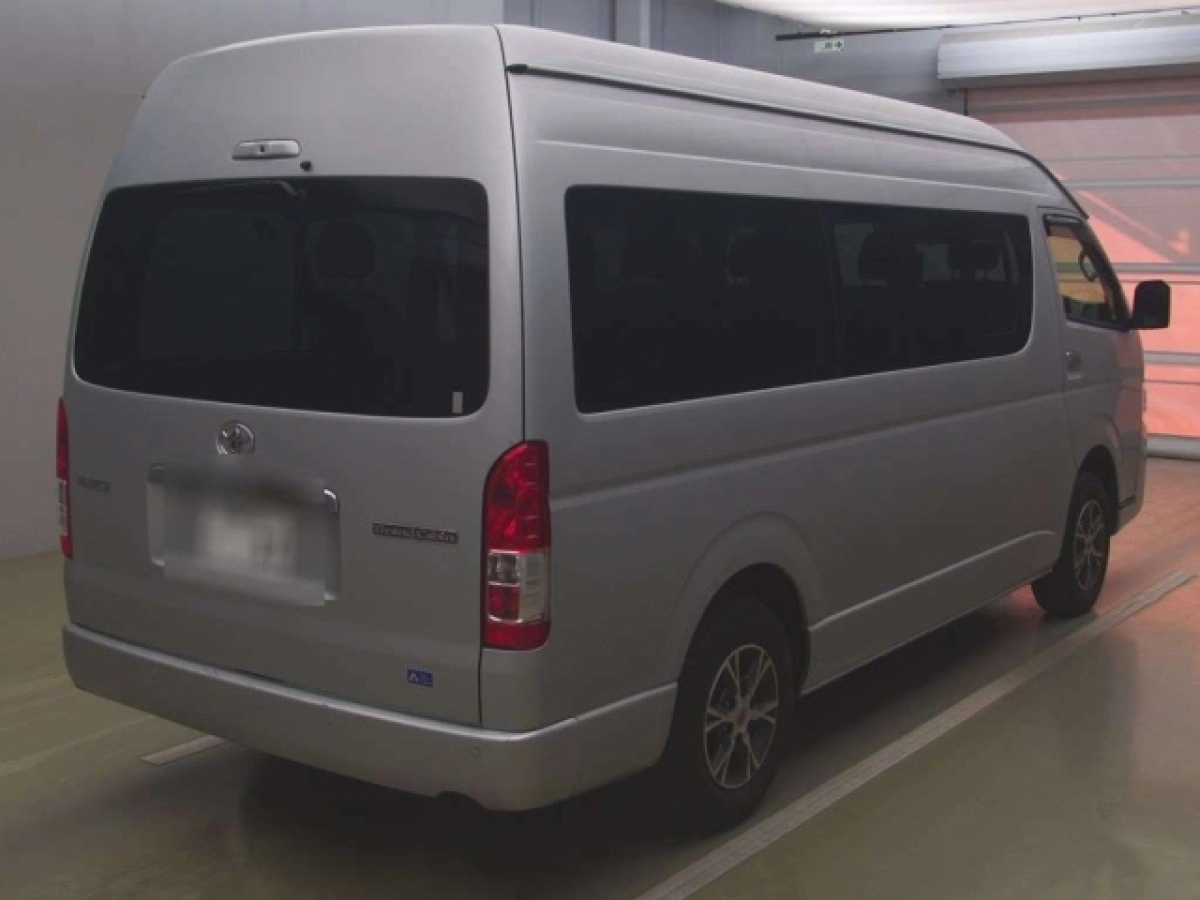 TOYOTA HIACE