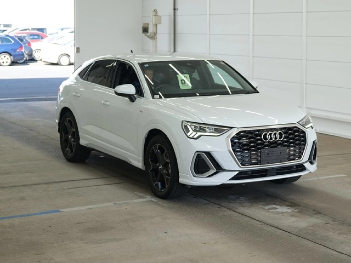 AUDI Q3 F3DFGF 2021