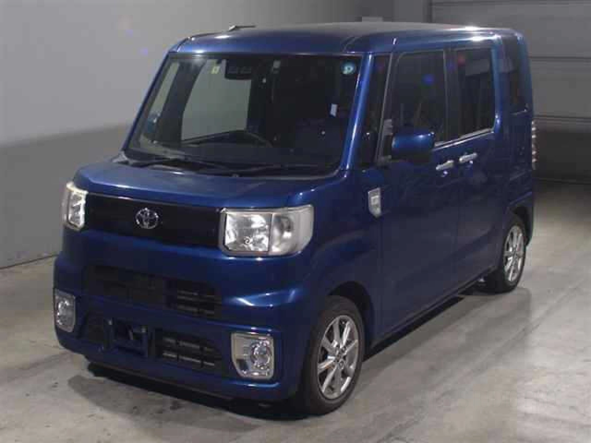 TOYOTA PIXIS MEGA LA700A 2019