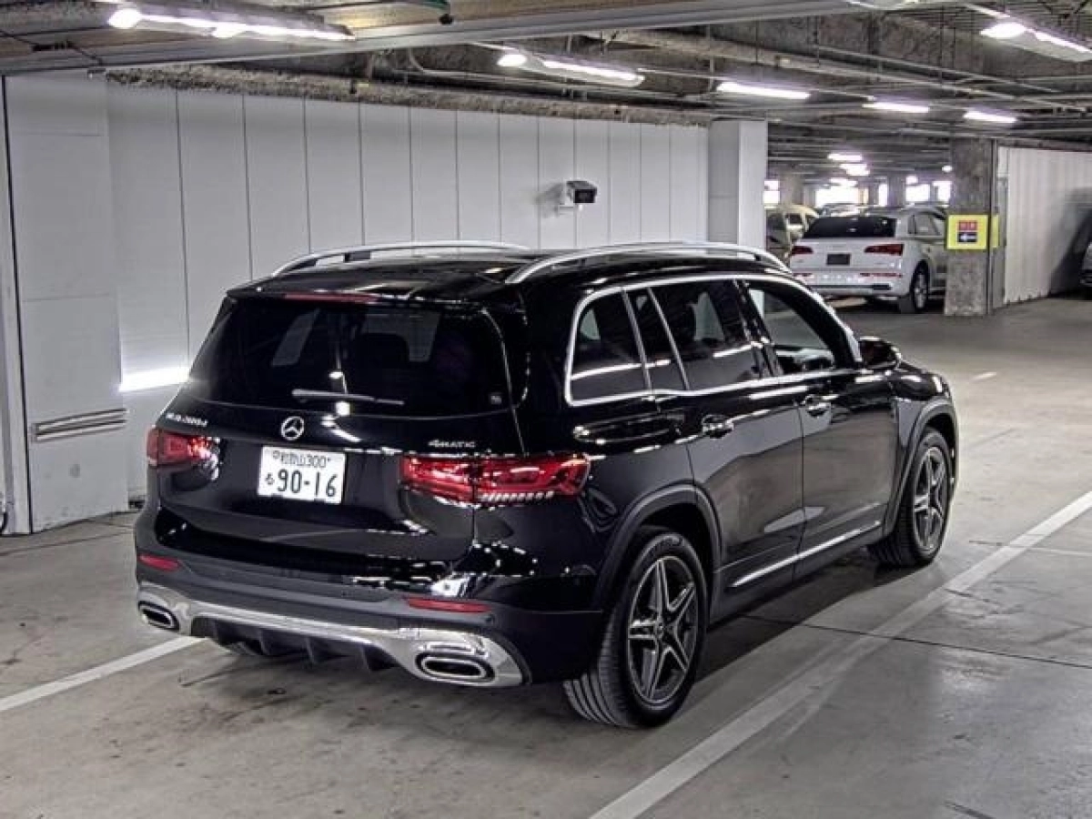 MERCEDES BENZ GLB