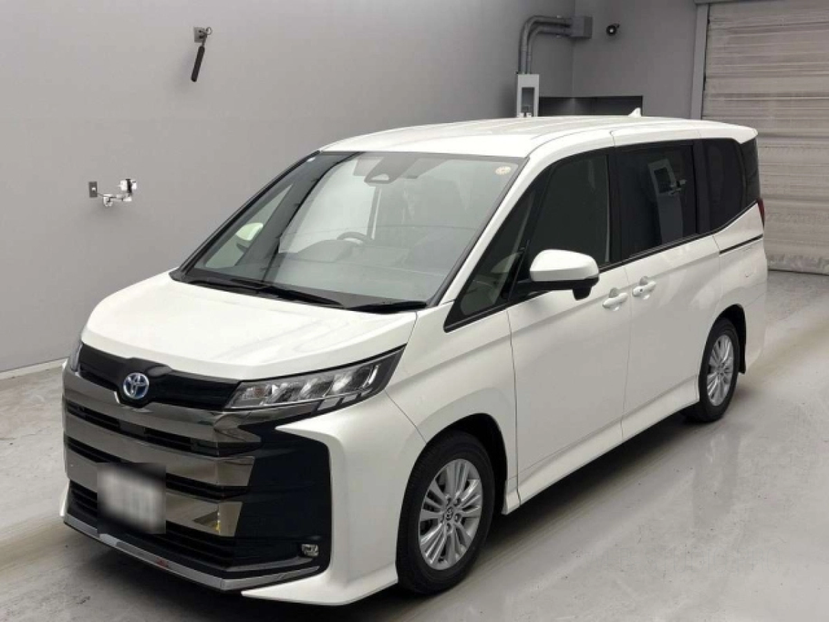 TOYOTA NOAH ZWR90W 2025