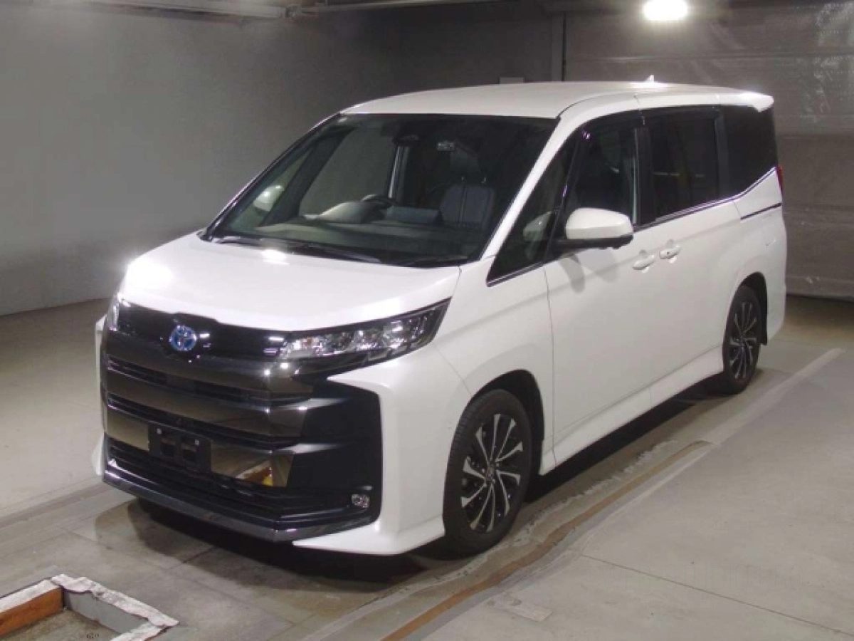 TOYOTA NOAH ZWR90W 2023
