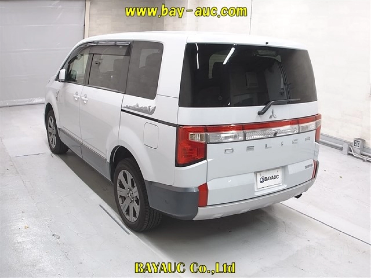 MITSUBISHI DELICA D5