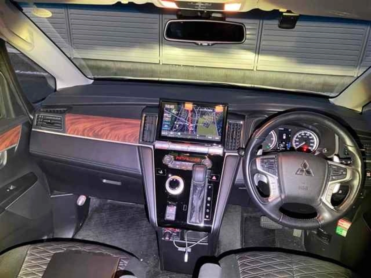 MITSUBISHI DELICA D5