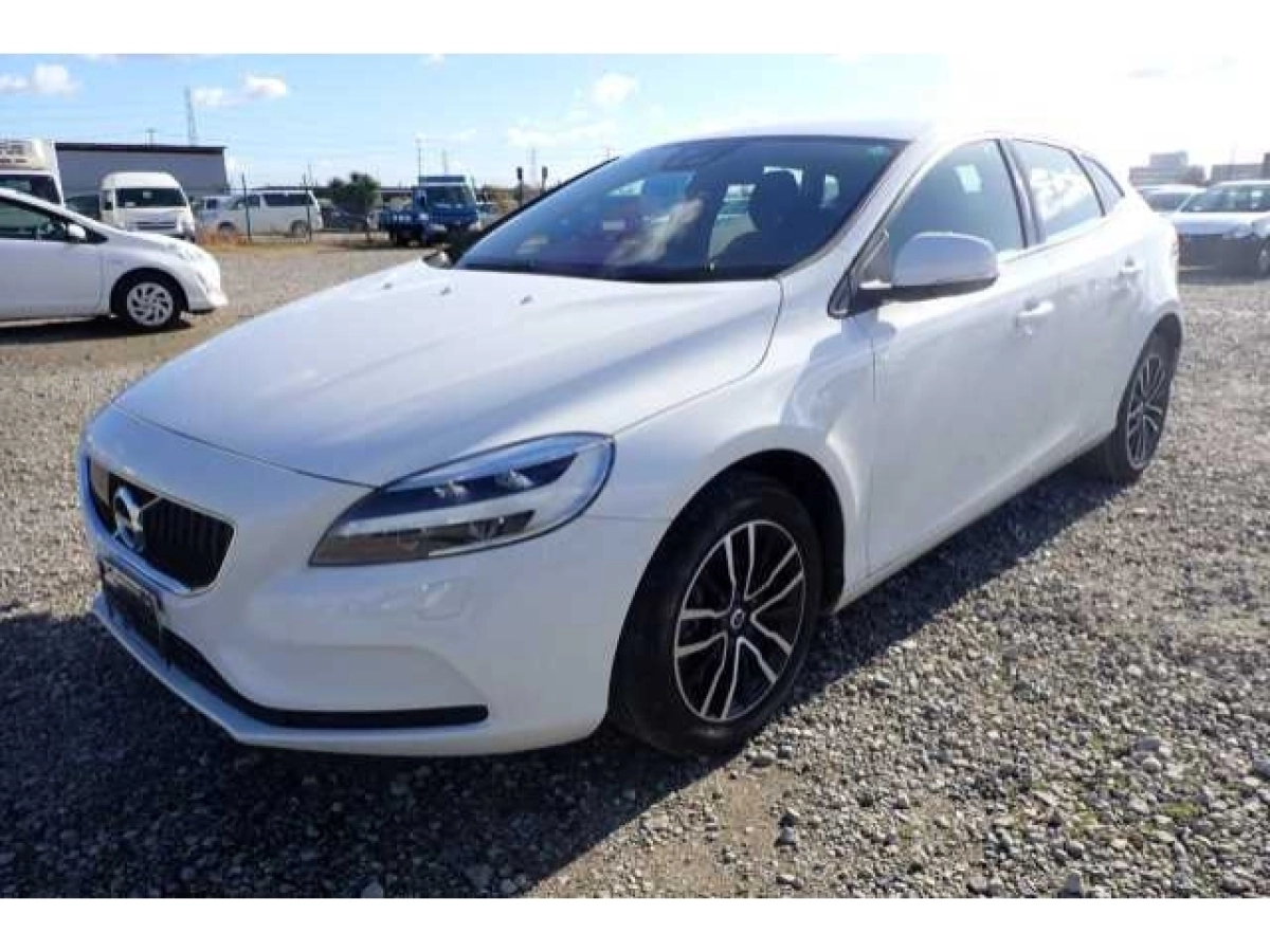 VOLVO V40 MB4154T 2019