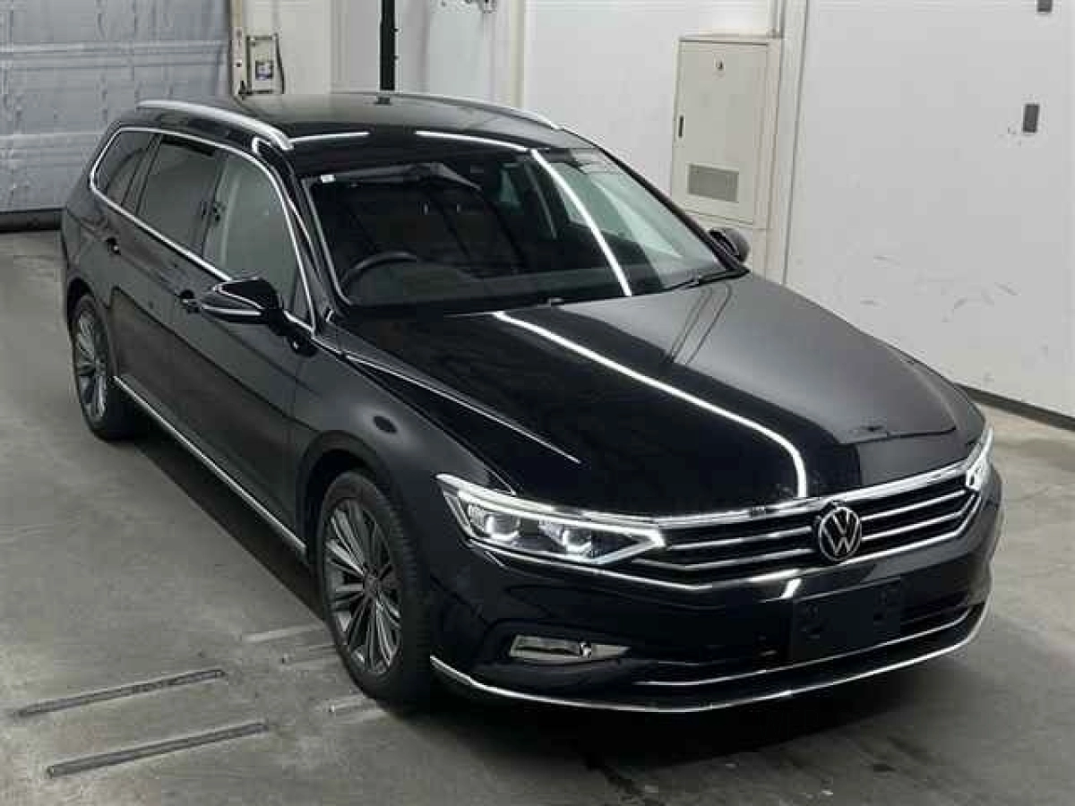 VOLKSWAGEN PASSAT VARIANT 3CDFH 2024