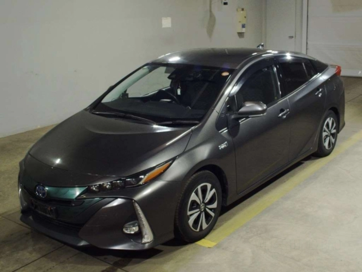 TOYOTA PRIUS PHV ZVW52 2019