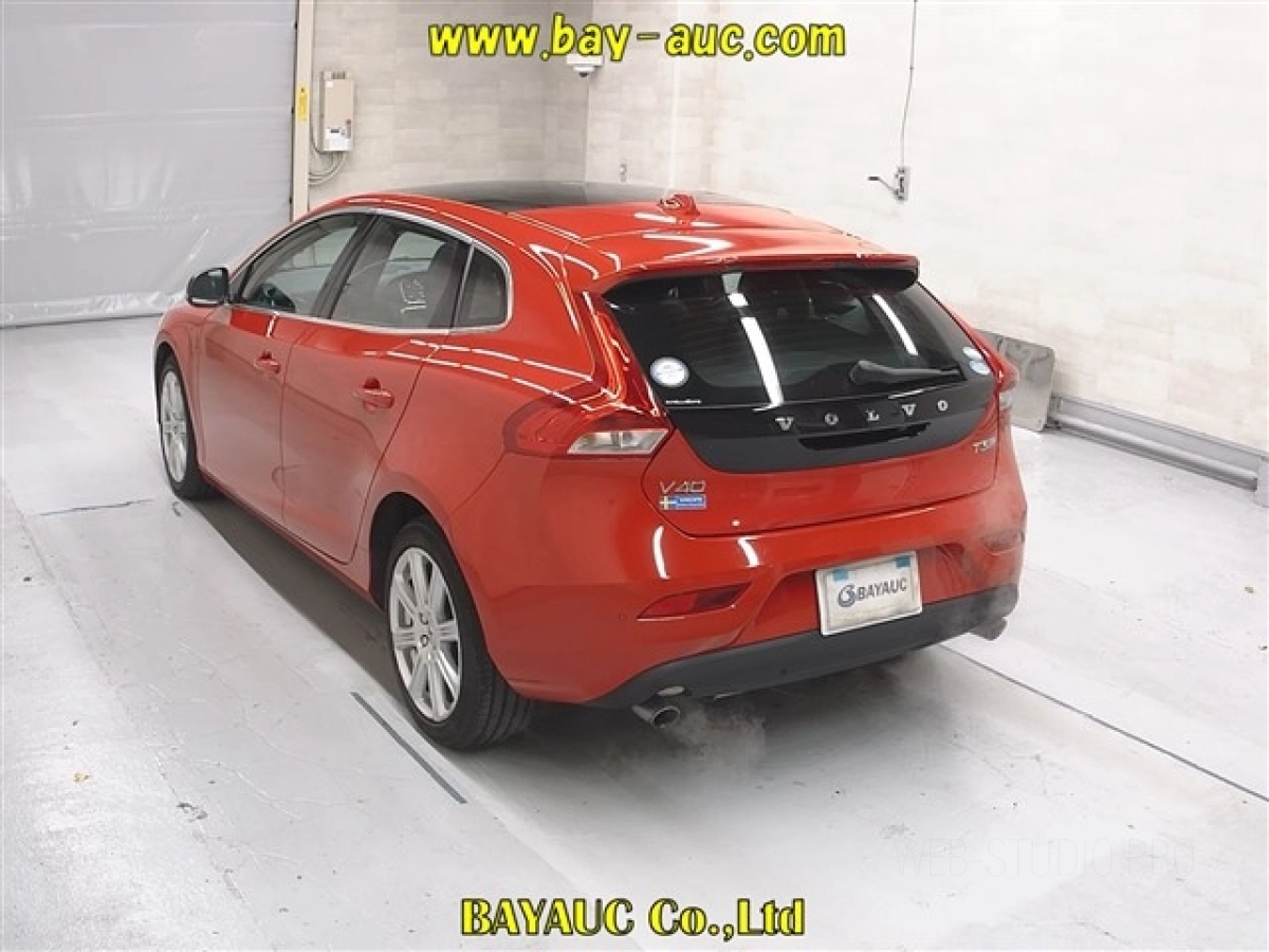 VOLVO V40