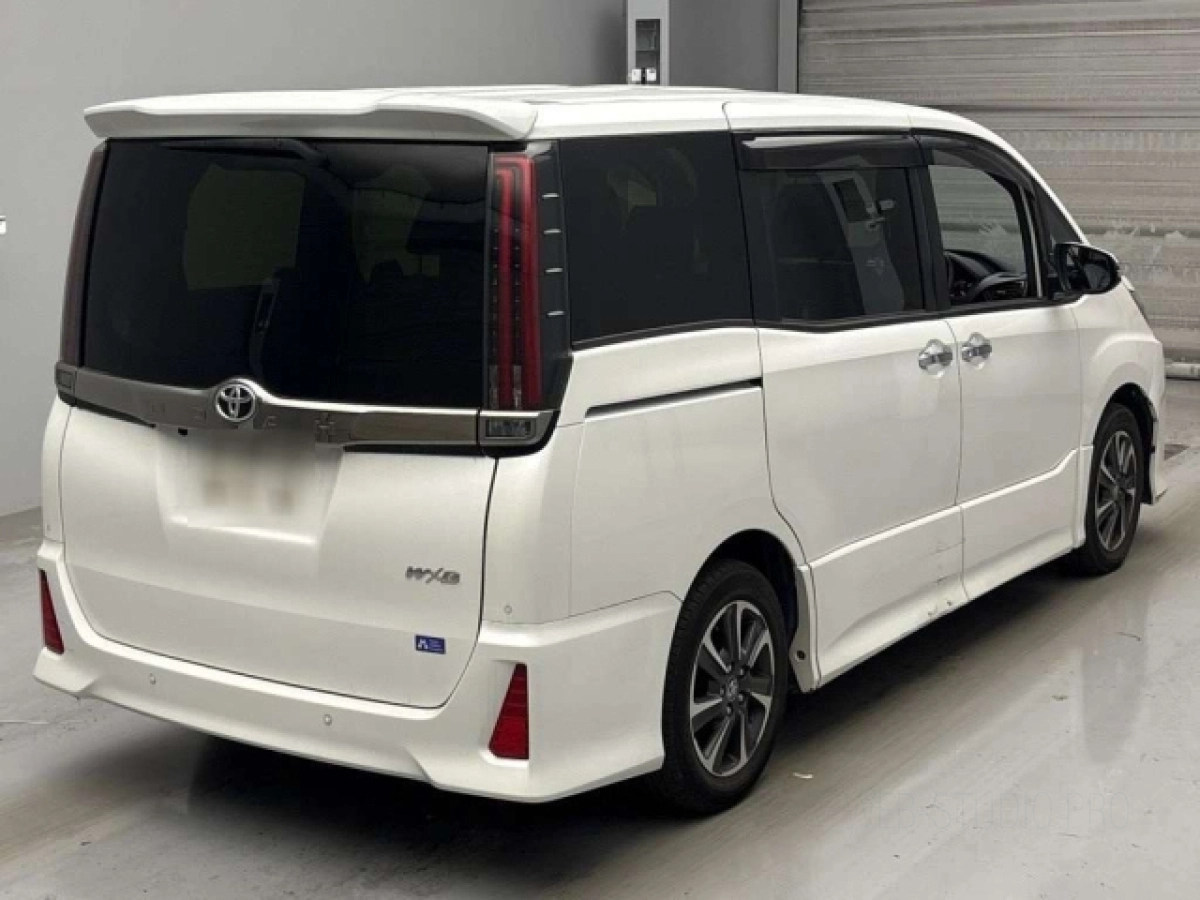 TOYOTA NOAH