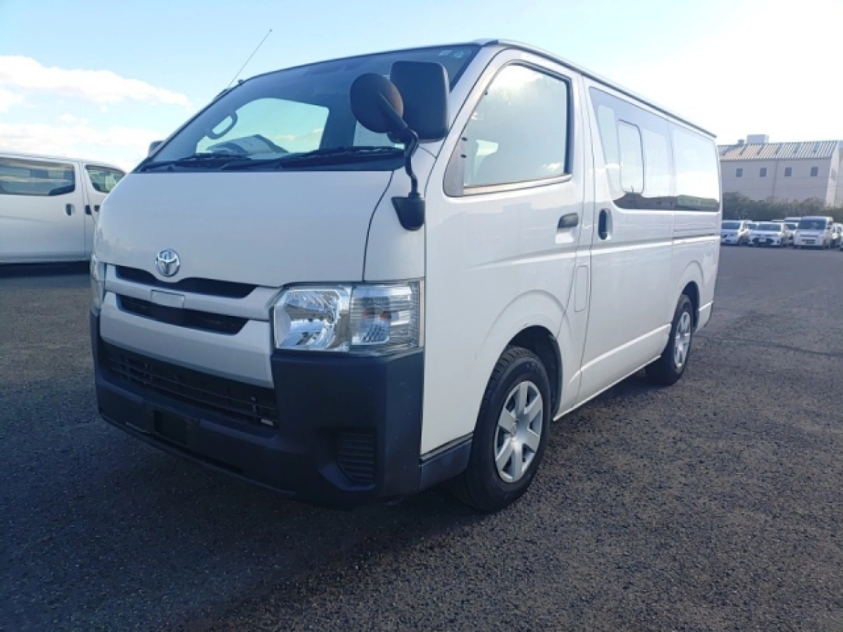 TOYOTA HIACE VAN TRH200V 2019