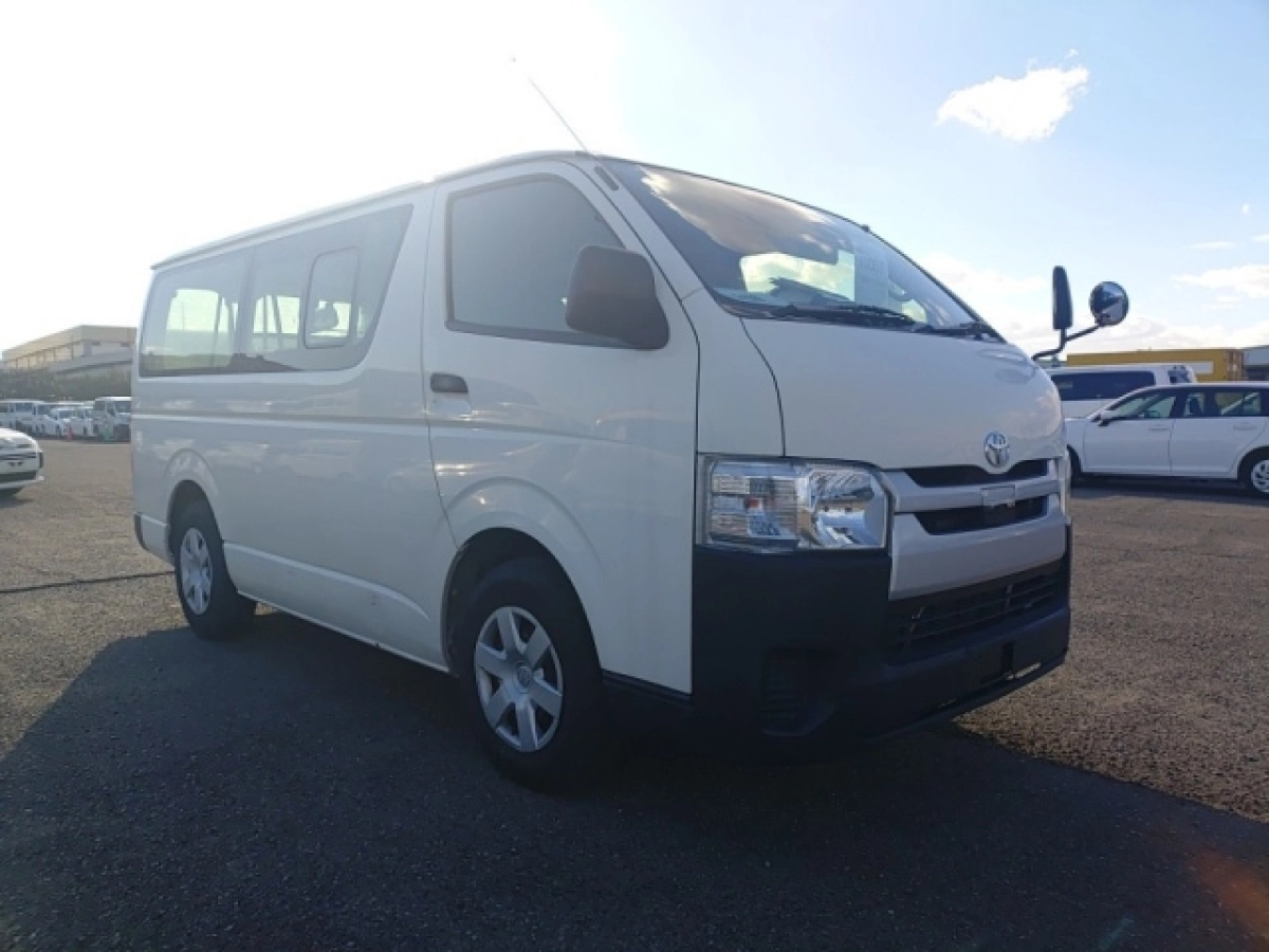 TOYOTA HIACE VAN