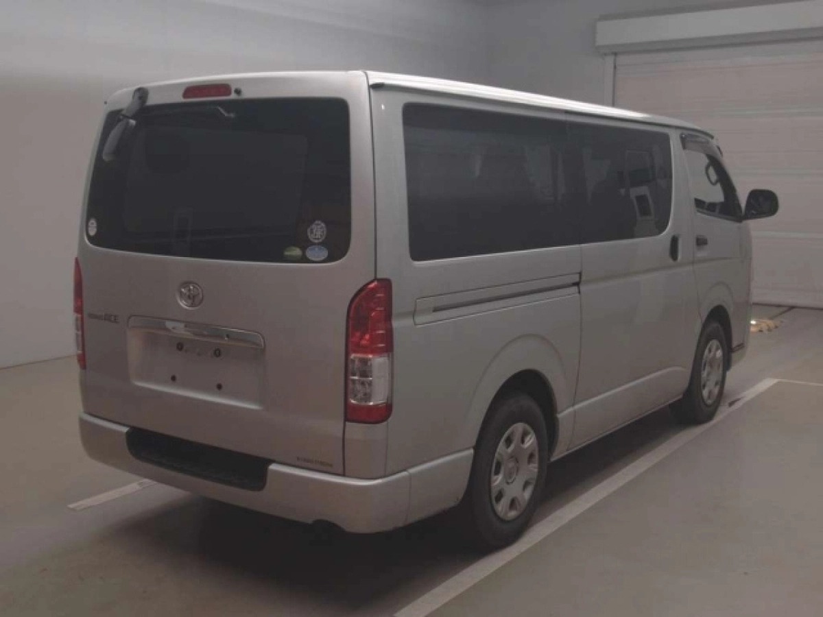 TOYOTA REGIUS ACE VAN