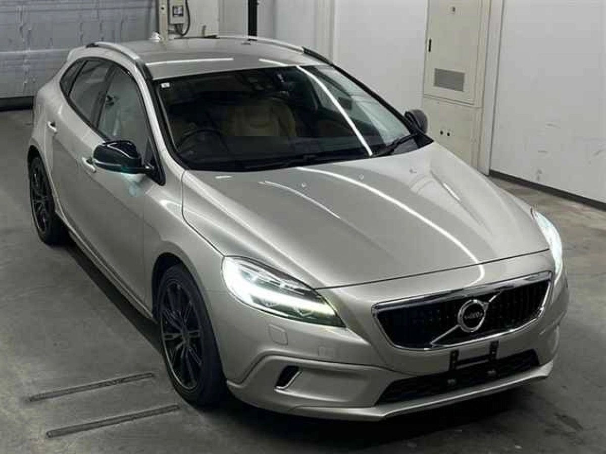 VOLVO V40 MB420XC 2019