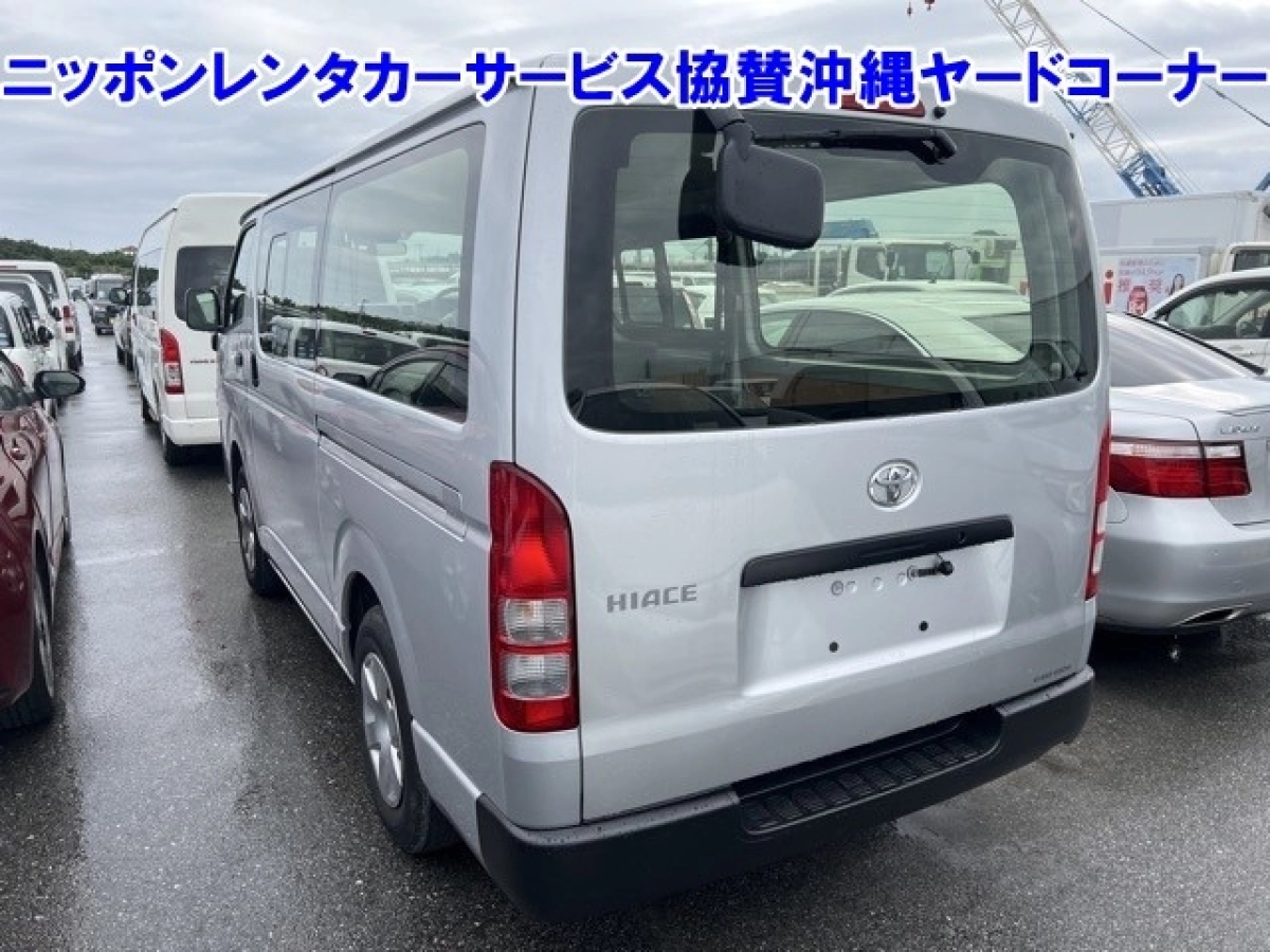 TOYOTA HIACE VAN