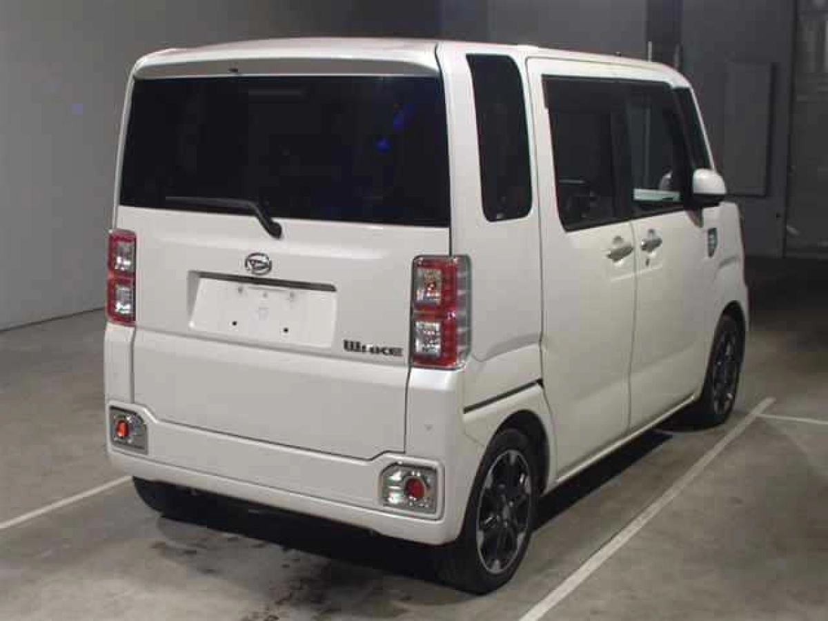 DAIHATSU WAKE