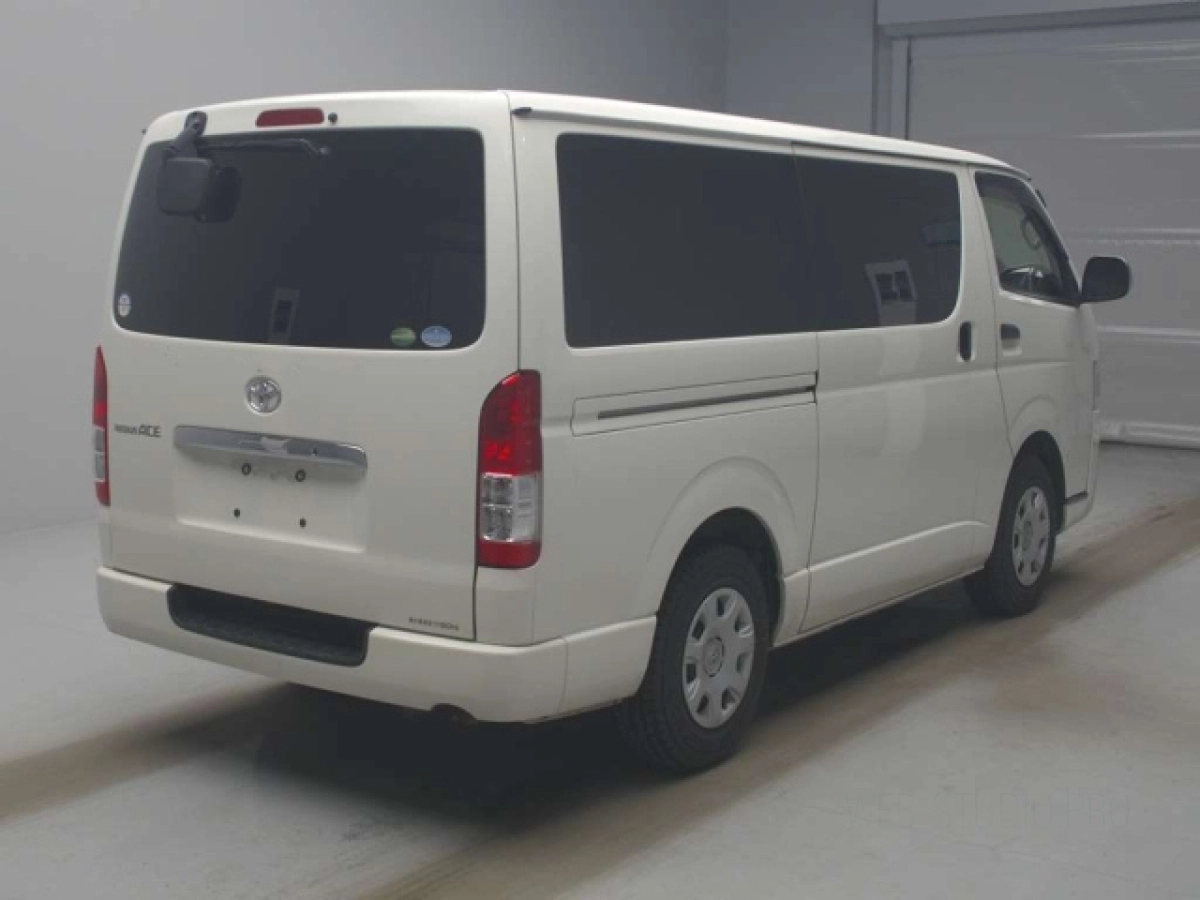 TOYOTA REGIUS ACE VAN