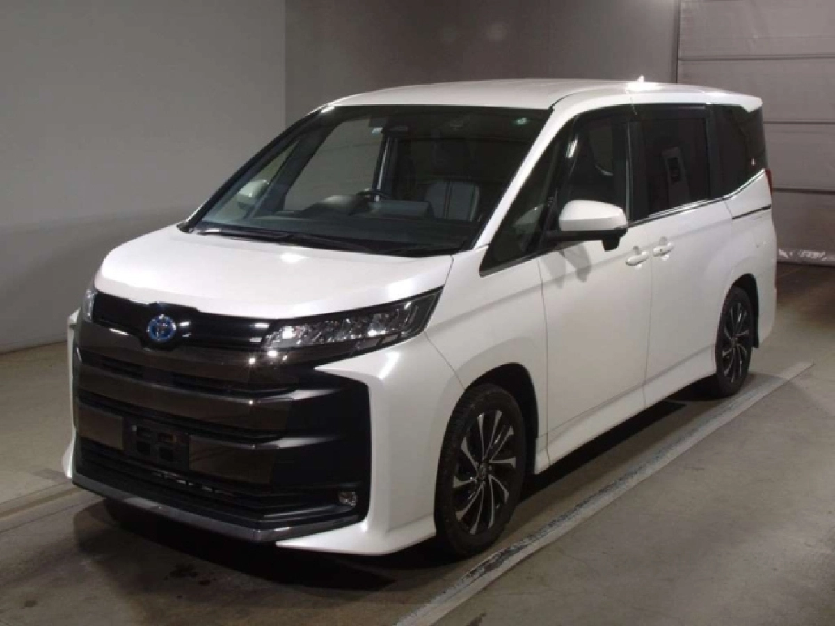 TOYOTA NOAH ZWR90W 2022