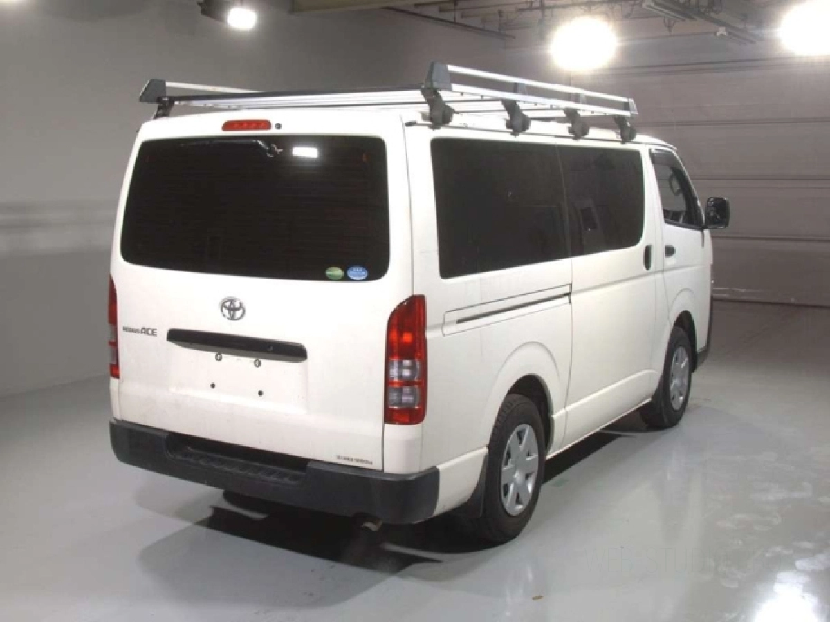 TOYOTA REGIUS ACE VAN