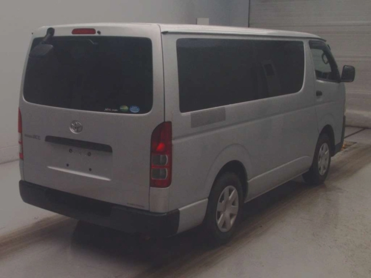 TOYOTA REGIUS ACE VAN