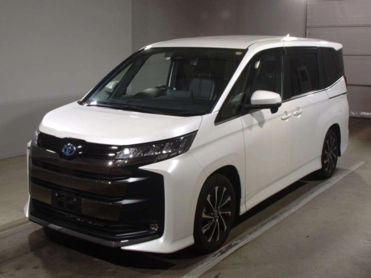 TOYOTA NOAH ZWR90W 2023