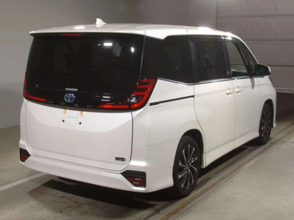 TOYOTA NOAH