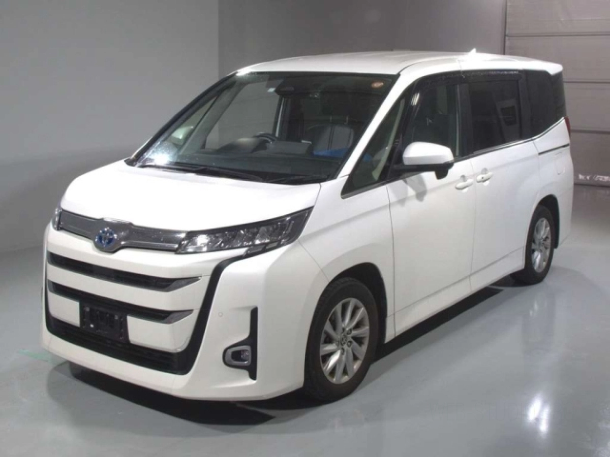 TOYOTA NOAH ZWR90W 2023
