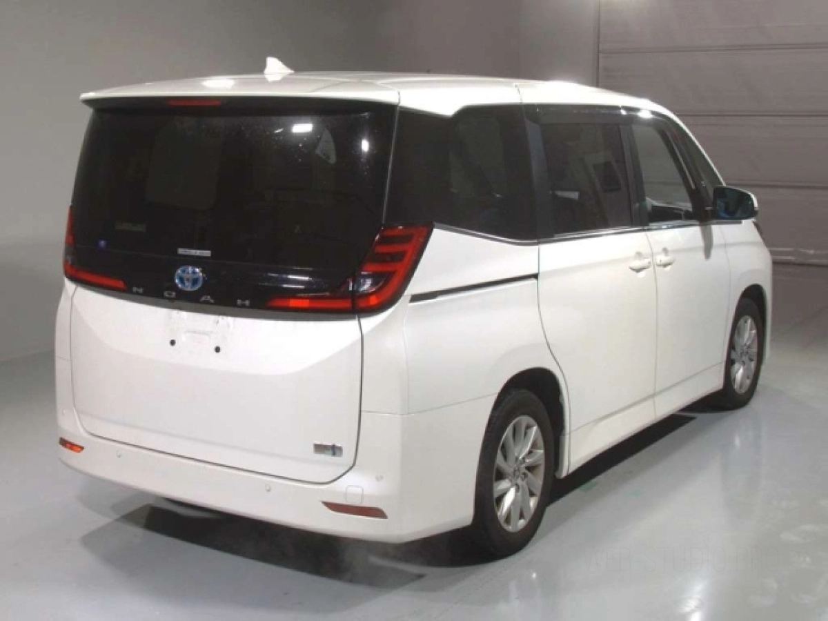 TOYOTA NOAH