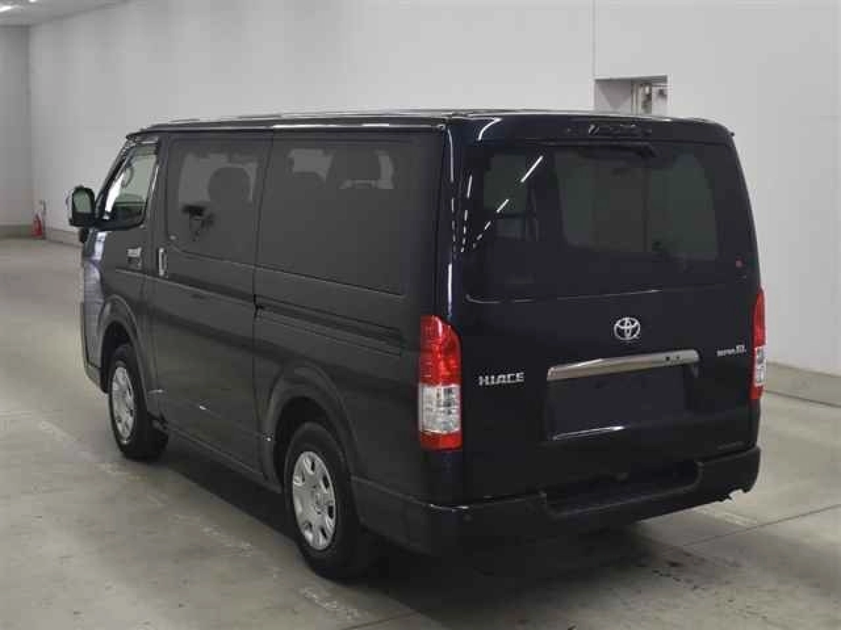 TOYOTA HIACE VAN