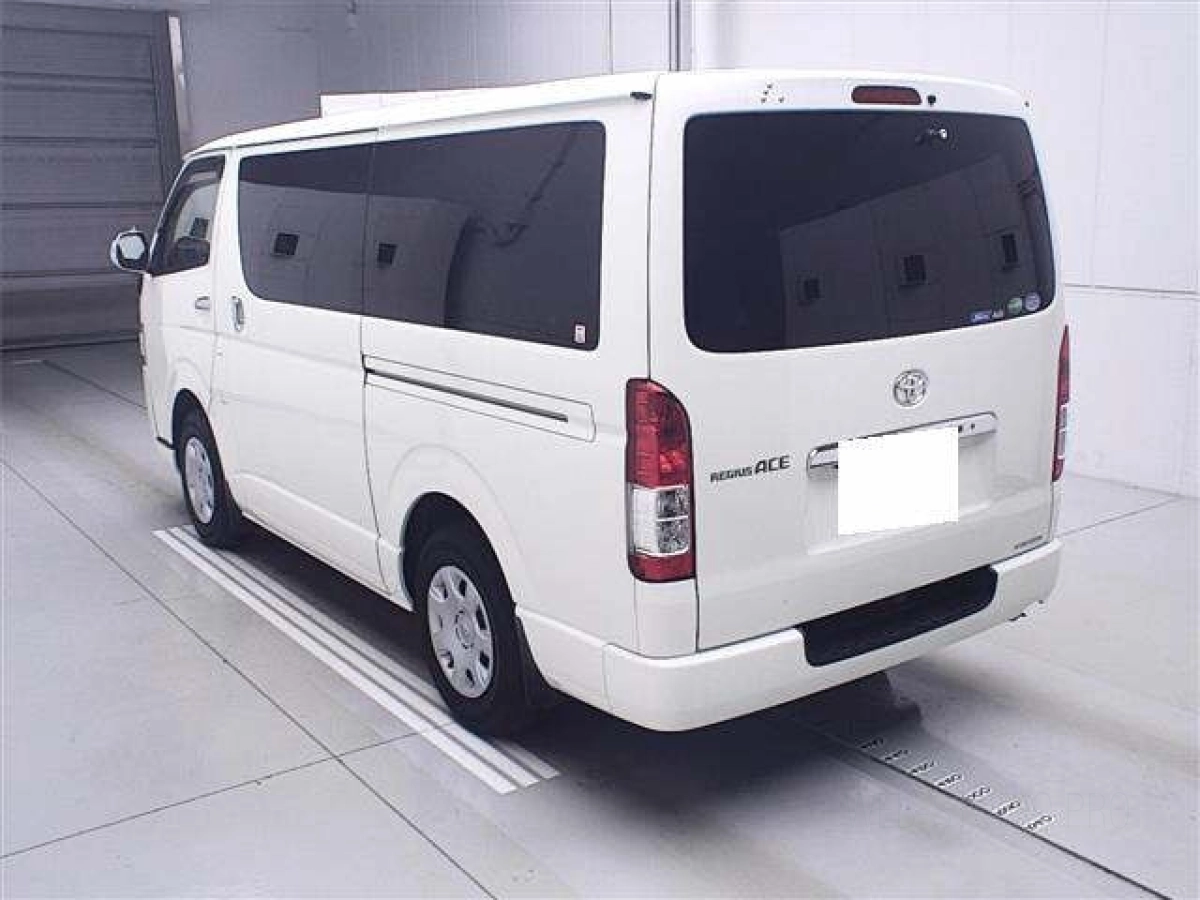 TOYOTA REGIUS ACE VAN