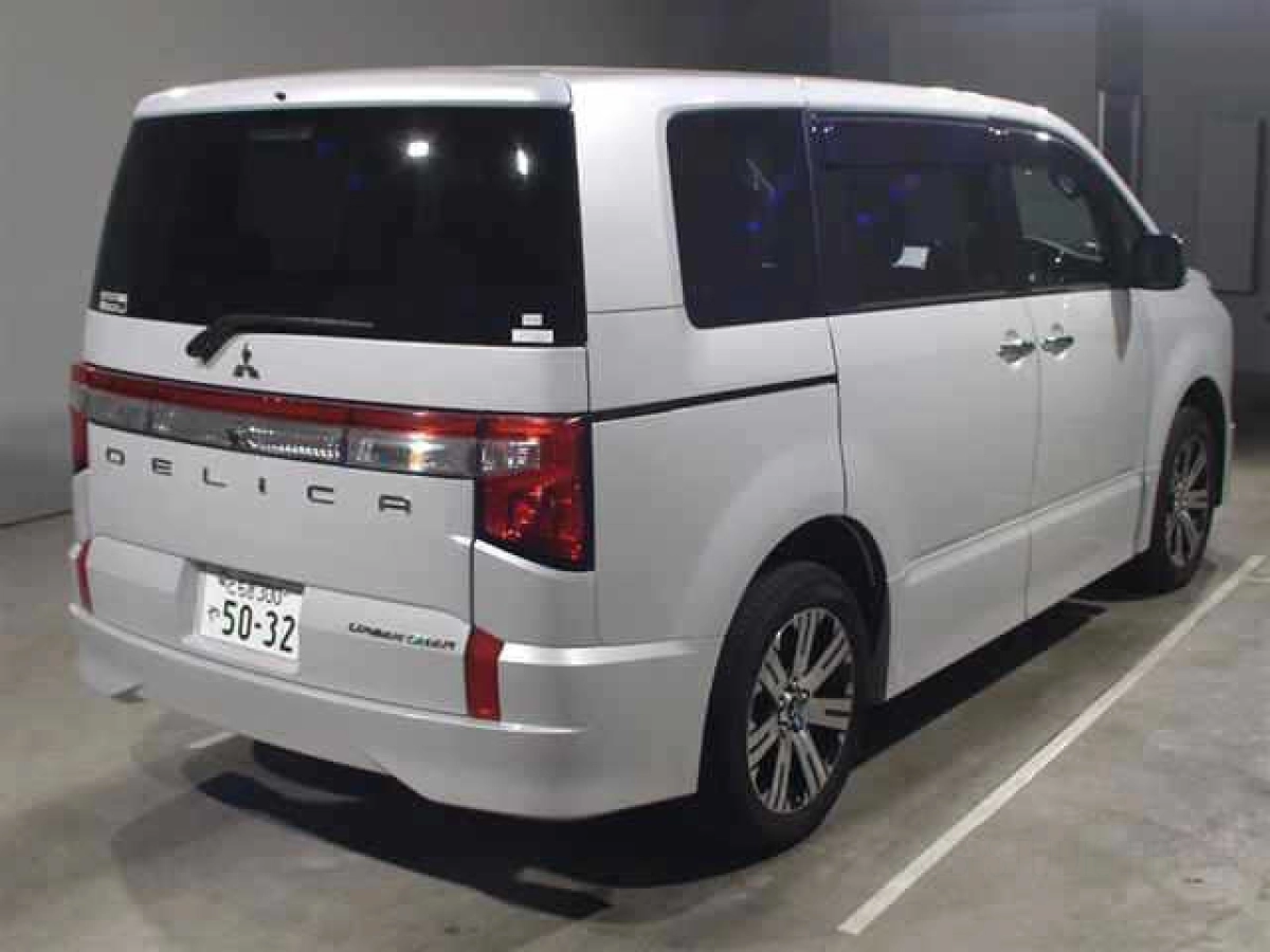 MITSUBISHI DELICA D5