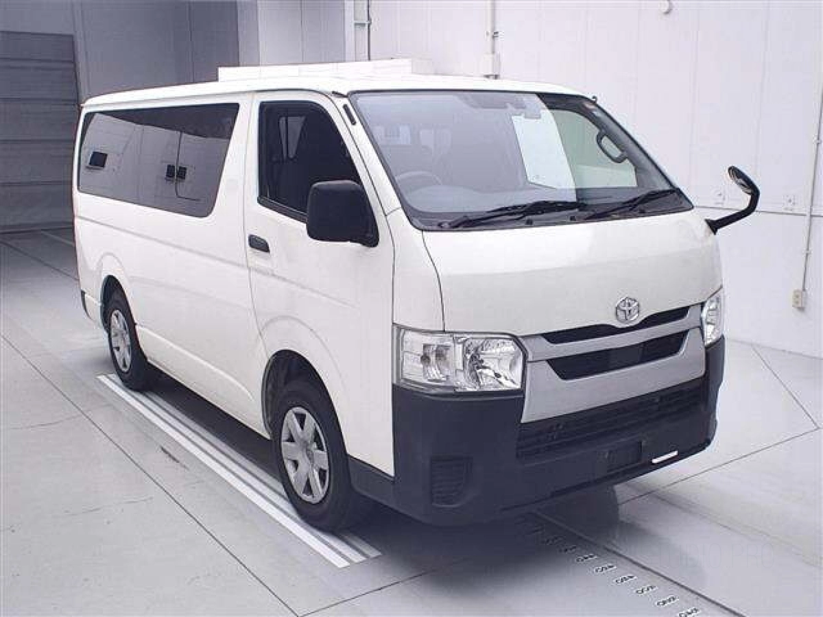 TOYOTA HIACE VAN GDH206V 2020