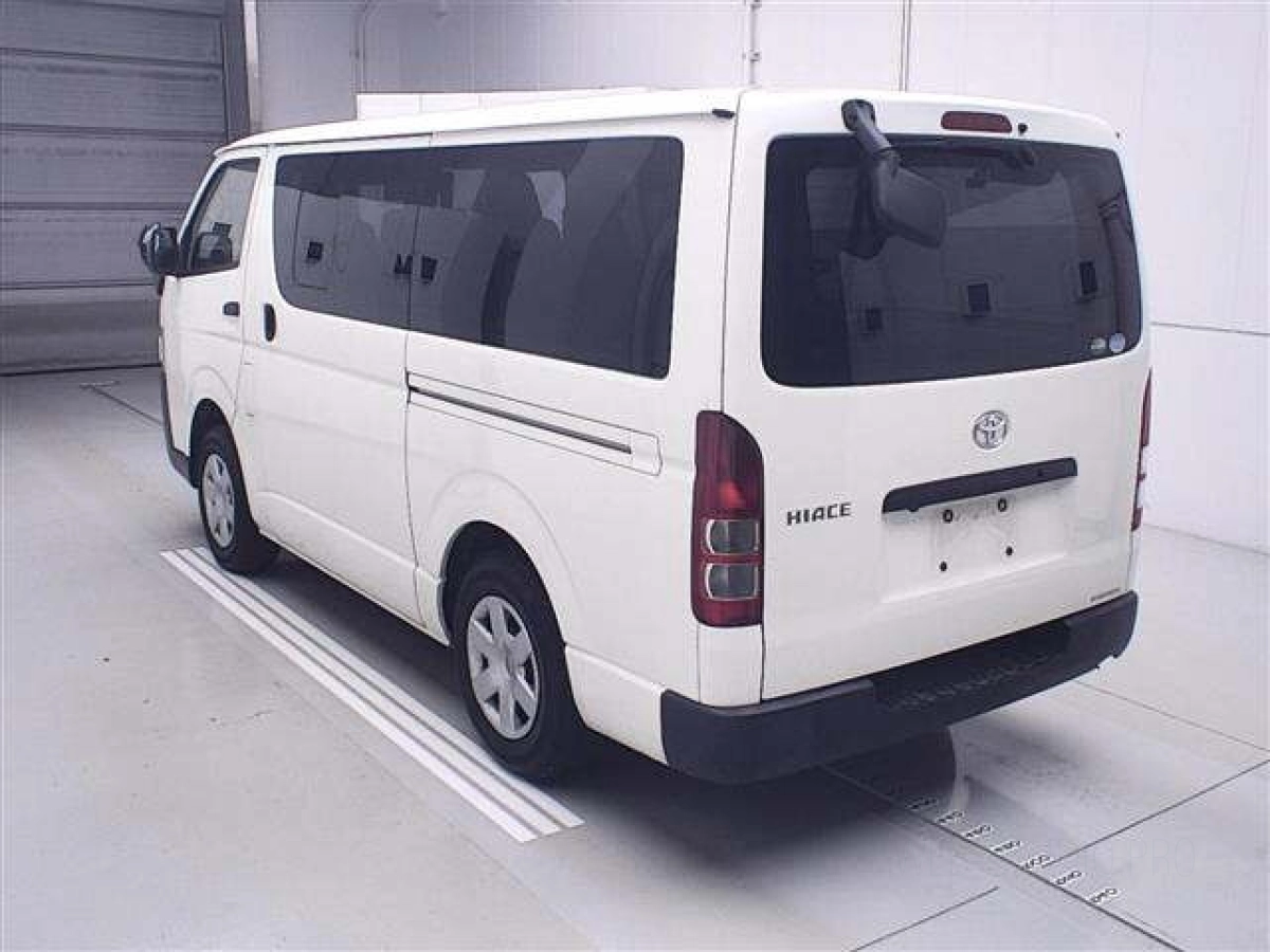 TOYOTA HIACE VAN