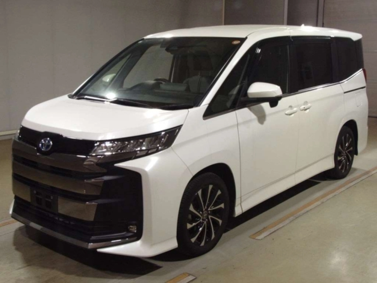 TOYOTA NOAH ZWR90W 2023